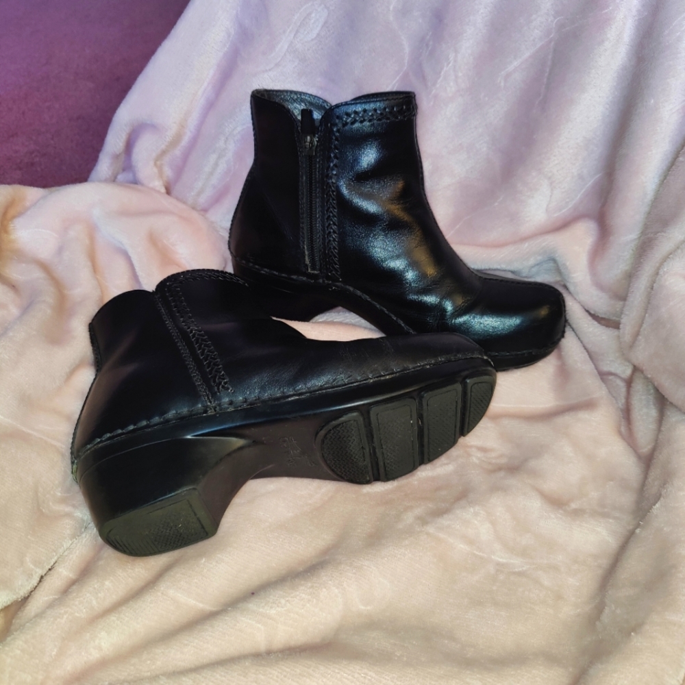 Ladies Dansko ankle boots